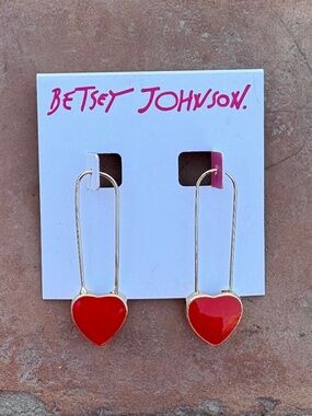 NWT Betsey Johnson Gold Tone Love Is Love Safety Pin Drop Earrings Red Heart